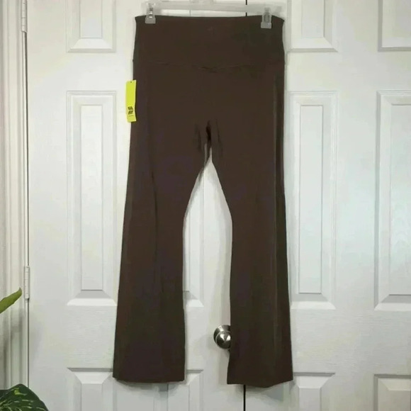 All in Motion Soft Ultra High-Rise Flare
Leggings - Dark Brown Size 1X - Picture 7 of 10